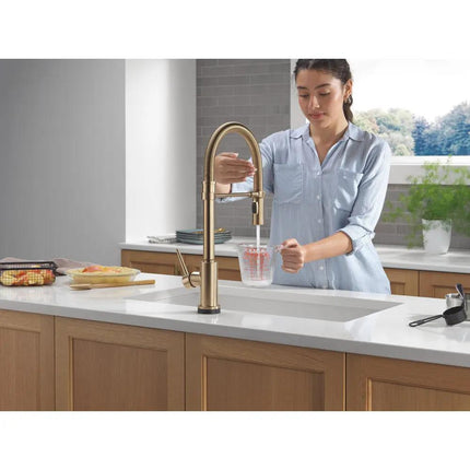 Delta TRINSIC Touch2O Pull-Down Kitchen Faucet 1L - Plumbing Market