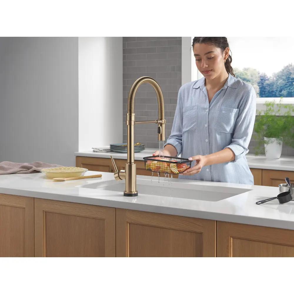 Delta TRINSIC Touch2O Pull-Down Kitchen Faucet 1L - Plumbing Market