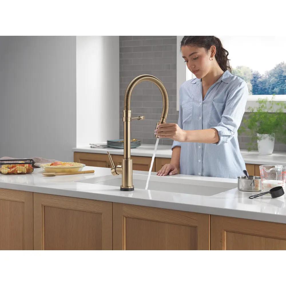 Delta TRINSIC Touch2O Pull-Down Kitchen Faucet 1L - Plumbing Market