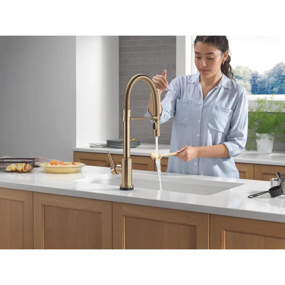 Delta TRINSIC Touch2O Pull-Down Kitchen Faucet 1L - Plumbing Market
