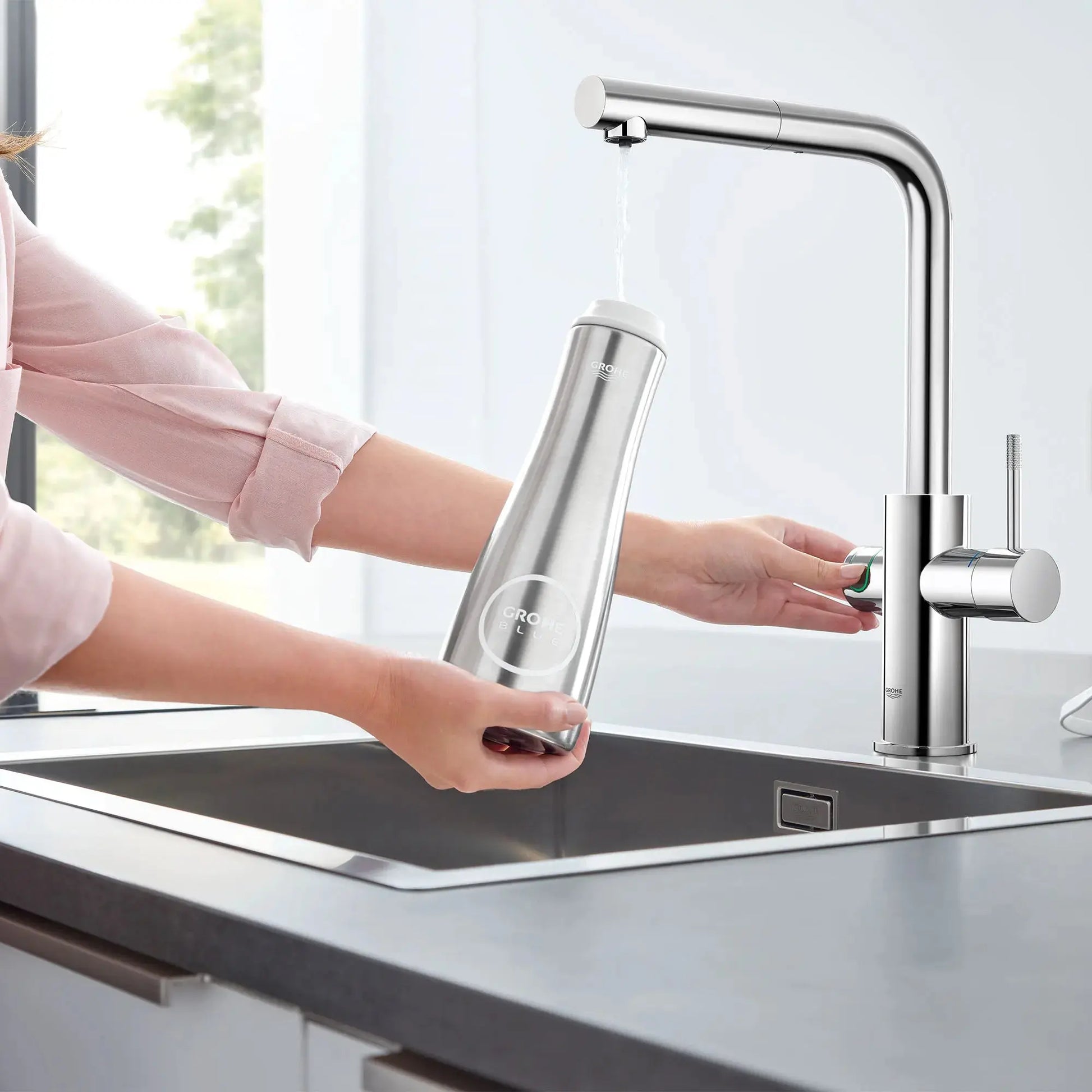 GROHE Blue Single-Handle Pull-Out Kitchen Faucet Single Spray 6.6 L/min (1.75 gpm) with Chilled and Sparkling Water - Plumbing Market