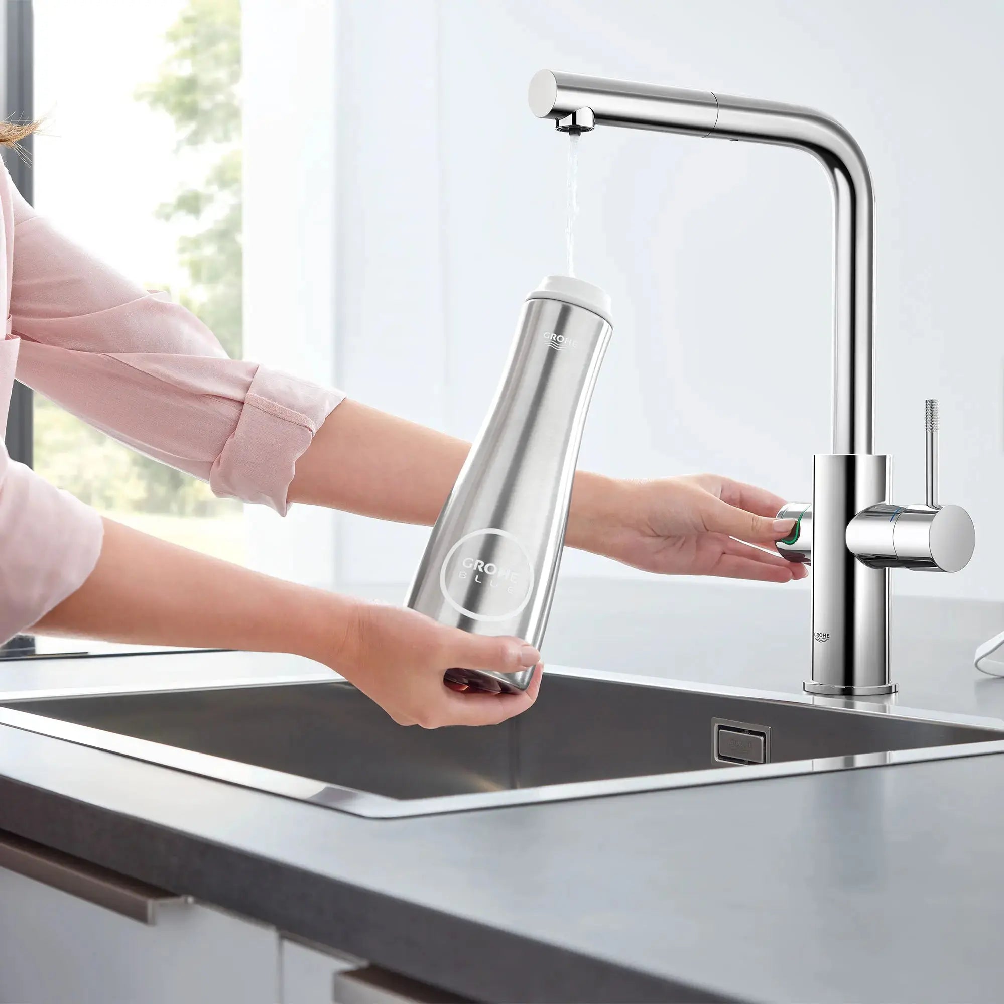 GROHE Blue Single-Handle Pull-Out Kitchen Faucet Single Spray 6.6 L/min (1.75 gpm) with Chilled and Sparkling Water - Plumbing Market