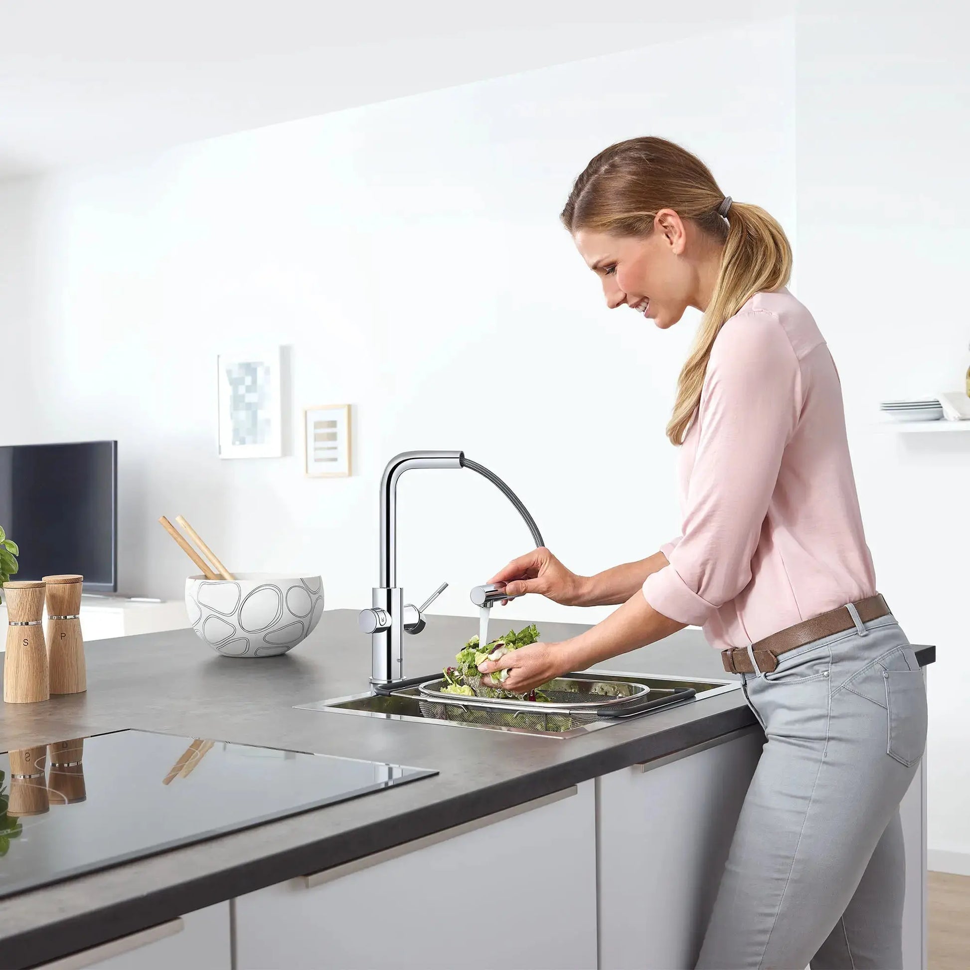 GROHE Blue Single-Handle Pull-Out Kitchen Faucet Single Spray 6.6 L/min (1.75 gpm) with Chilled and Sparkling Water - Plumbing Market