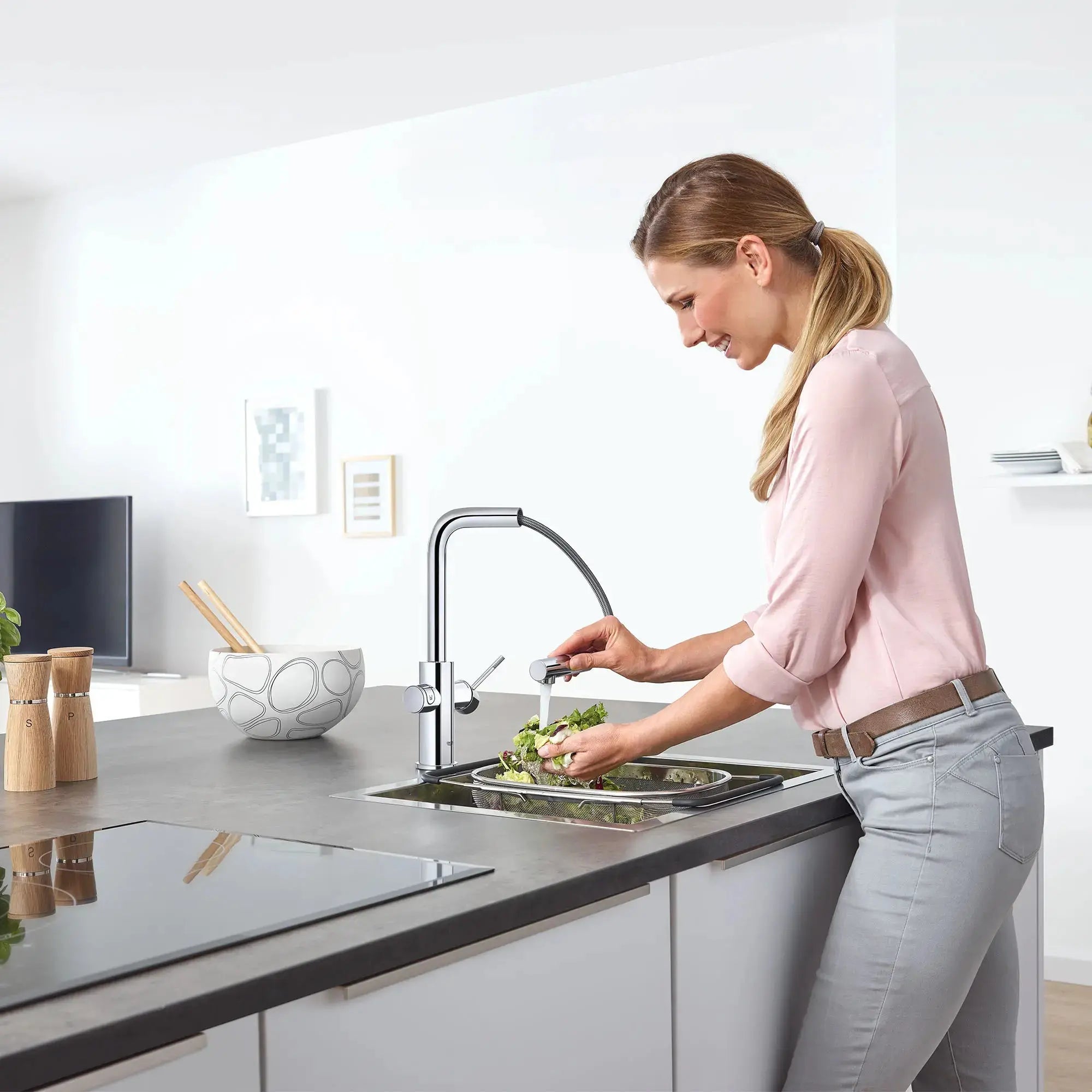 GROHE Blue Single-Handle Pull-Out Kitchen Faucet Single Spray 6.6 L/min (1.75 gpm) with Chilled and Sparkling Water - Plumbing Market