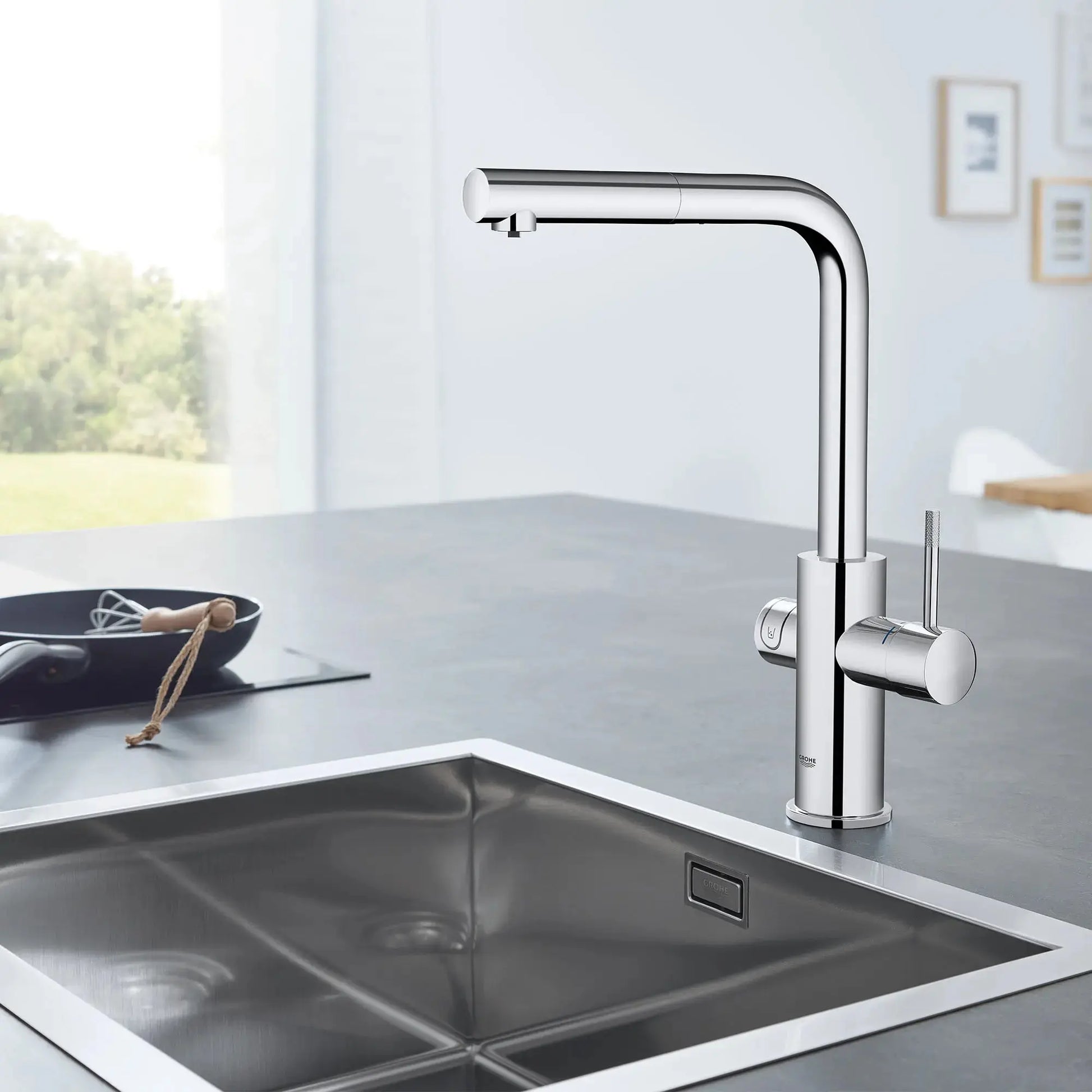 GROHE Blue Single-Handle Pull-Out Kitchen Faucet Single Spray 6.6 L/min (1.75 gpm) with Chilled and Sparkling Water - Plumbing Market