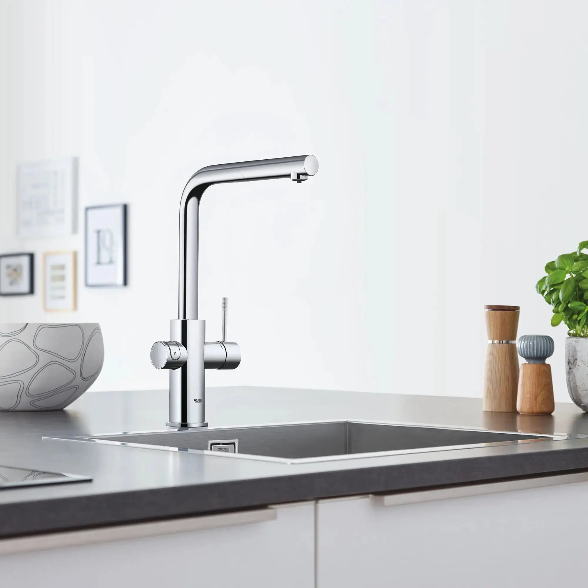GROHE Blue Single-Handle Pull-Out Kitchen Faucet Single Spray 6.6 L/min (1.75 gpm) with Chilled and Sparkling Water - Plumbing Market