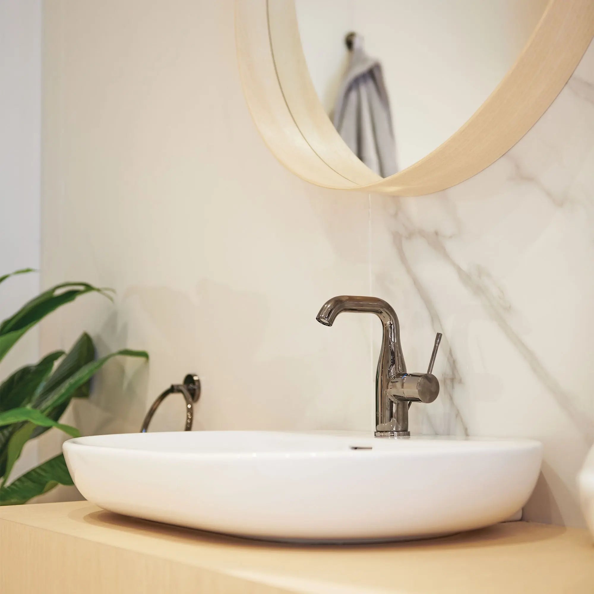 Grohe ESSENCE NEW OHM BASIN U-SPOUT US  Hard Graphite 23485A0A - Plumbing Market