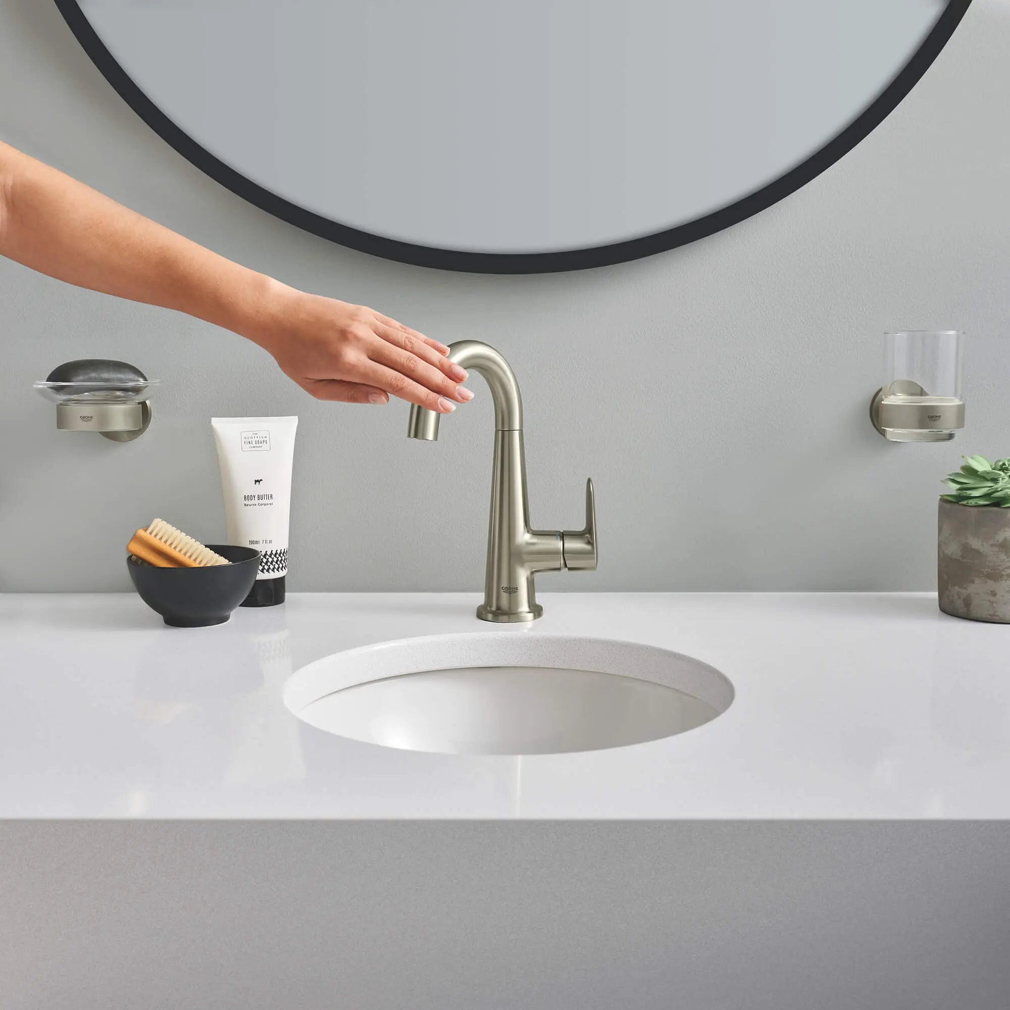 Grohe ESSENTIALS GLASS W/HOLDER  Brushed Nickel 40447EN1 - Plumbing Market