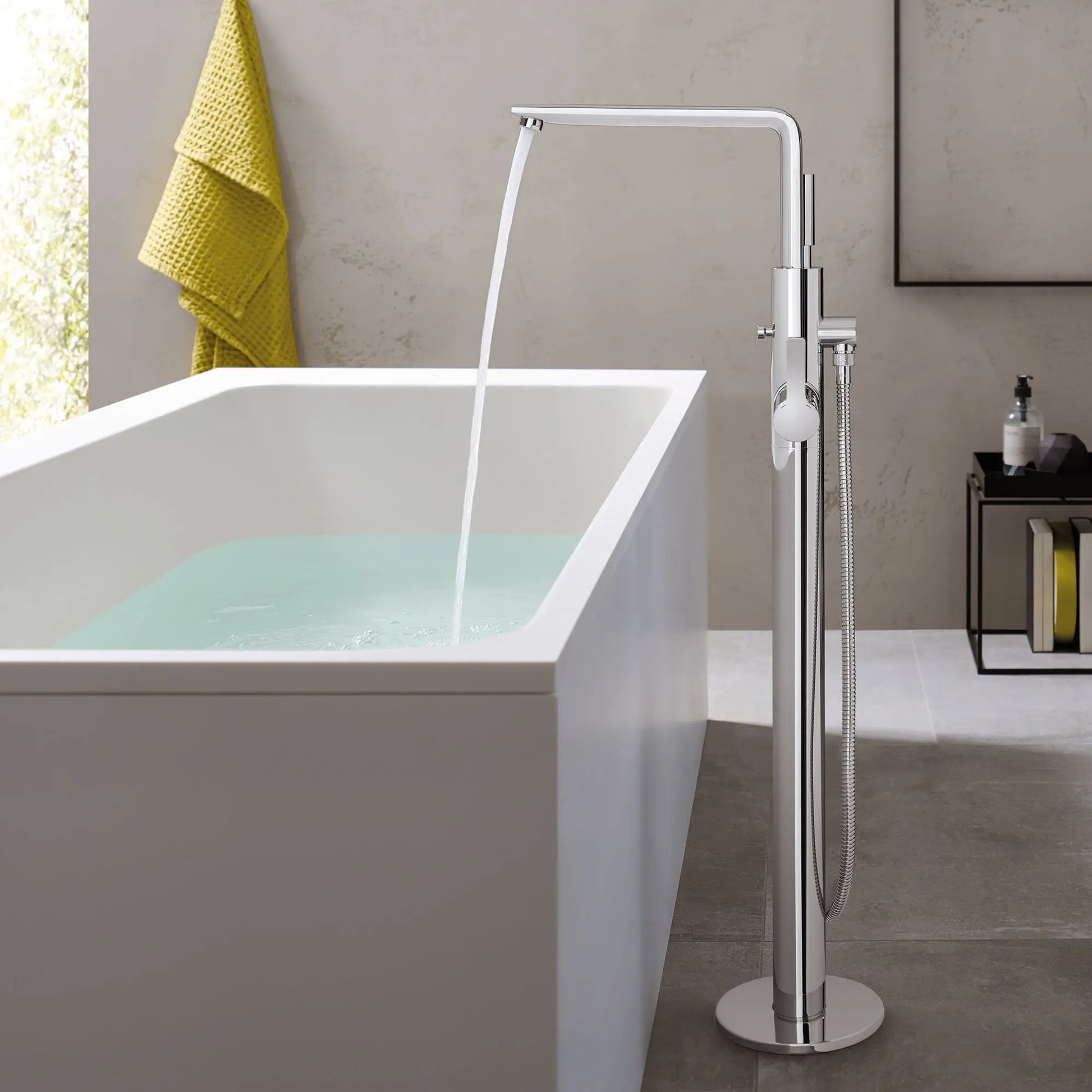 Grohe LINEARE NEW OHM BATH FREEST.  Chrome 23792001 - Plumbing Market