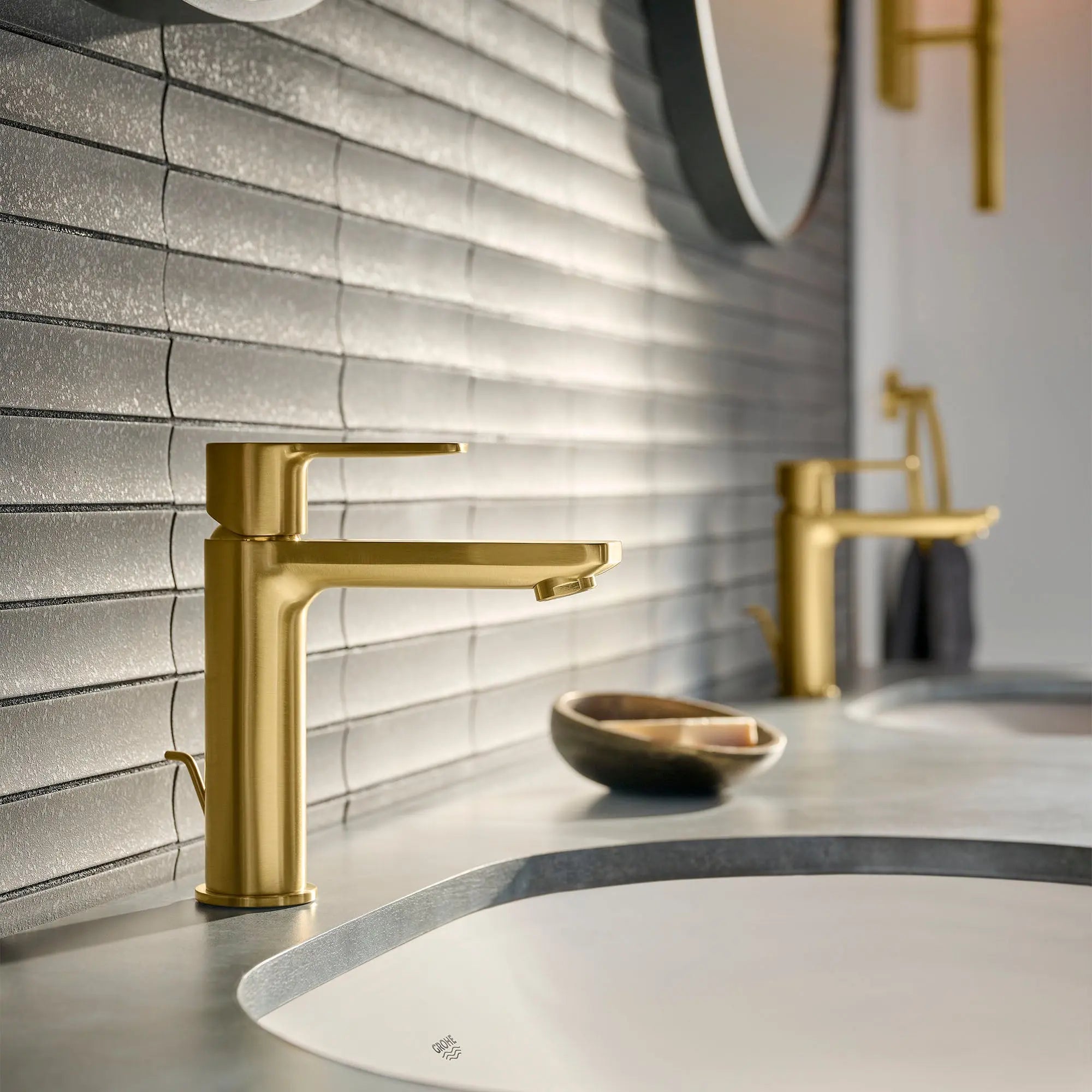 Grohe LINEARE SINGLE-HANDLE BATHROOM FAUCET S  Brushed Cool Sunrise 23794GNA - Plumbing Market