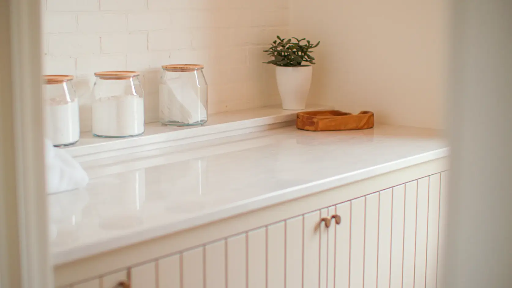 Hanstone Eden Quartz Polished White & Grey Jumbo Slab - Plumbing Market