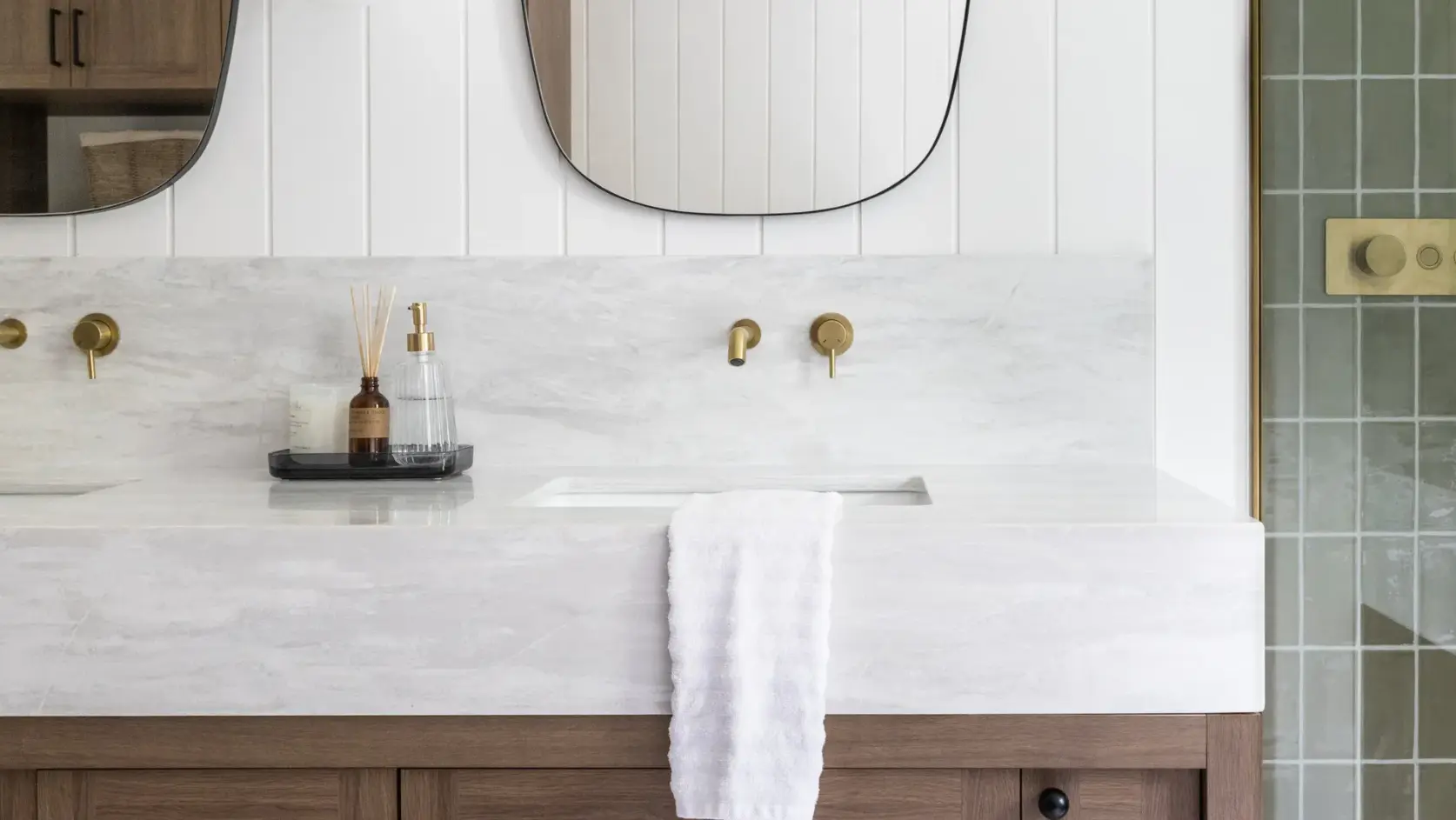 Hanstone Elba White Polished White & Grey Quartz Slab - Plumbing Market
