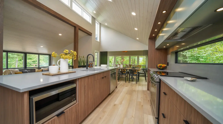 Hanstone Uptown Grey Quartz Polished Grey Quartz with Creamy White Veins - Plumbing Market