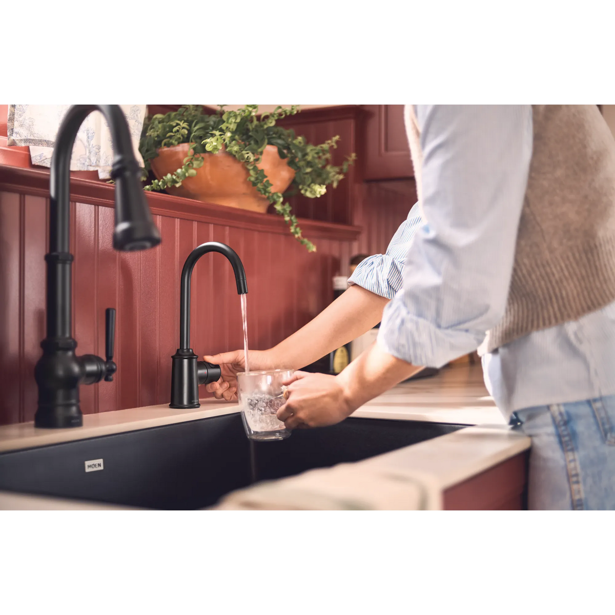 Moen Sip Traditional Single-Handle High-Arc Undermount Beverage Faucet IH7600 in Matte Black (IH7600BL) - view 7