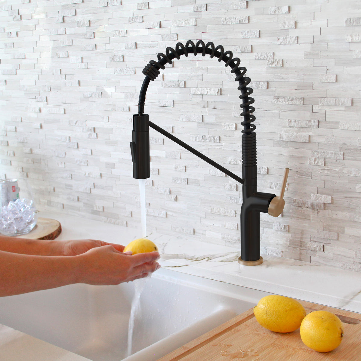 Stylish Tivoli Single Handle Pull Down Kitchen Faucet Matte Black/Brushed Gold K-149NG