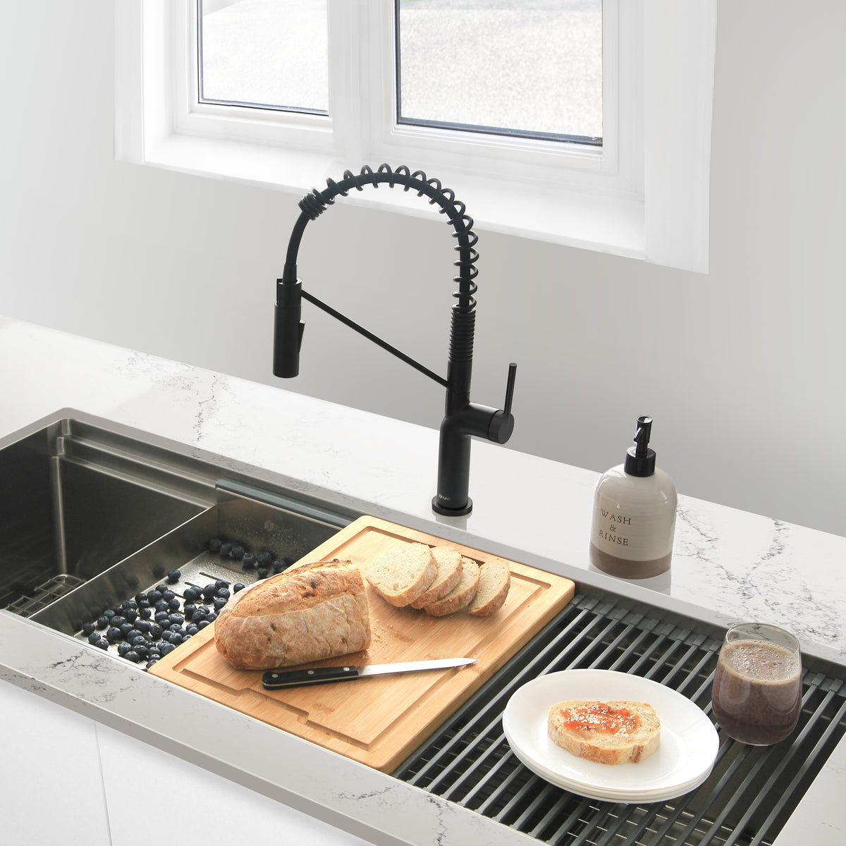 Stylish Tivoli Single Handle Pull Down Kitchen Faucet Matte Black K-149N