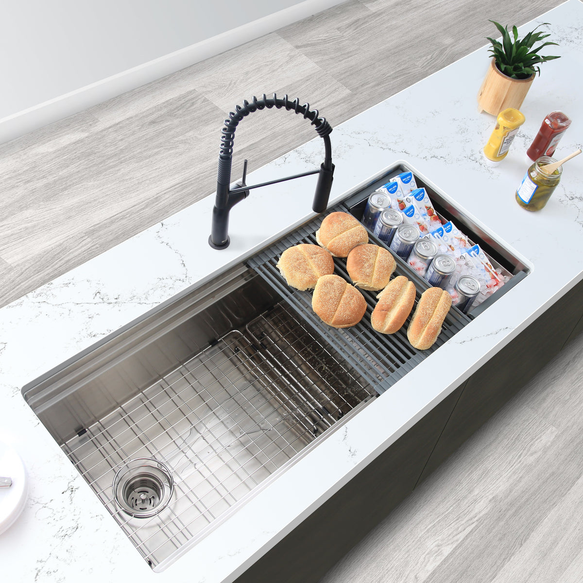 Stylish Tivoli Single Handle Pull Down Kitchen Faucet Matte Black K-149N