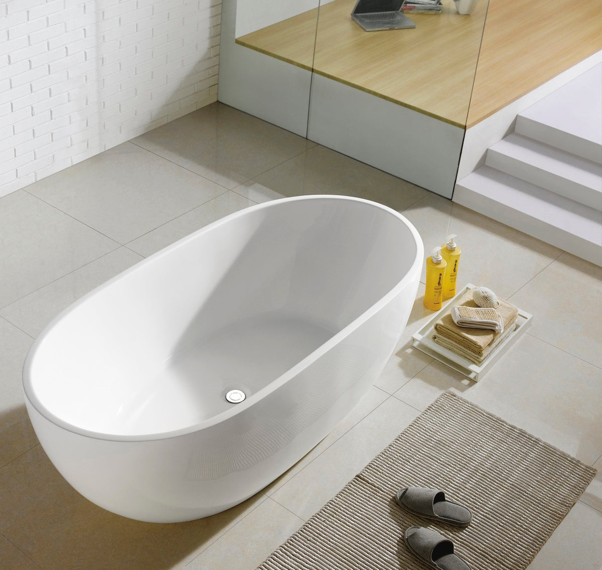 Kube VERNICE 67" Free Standing Bathtub - White (KFST4967) view 5