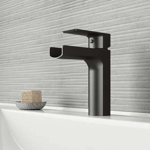 Kodaen Basin faucet ELLISE Single Hole Bathroom Faucet in matte black.