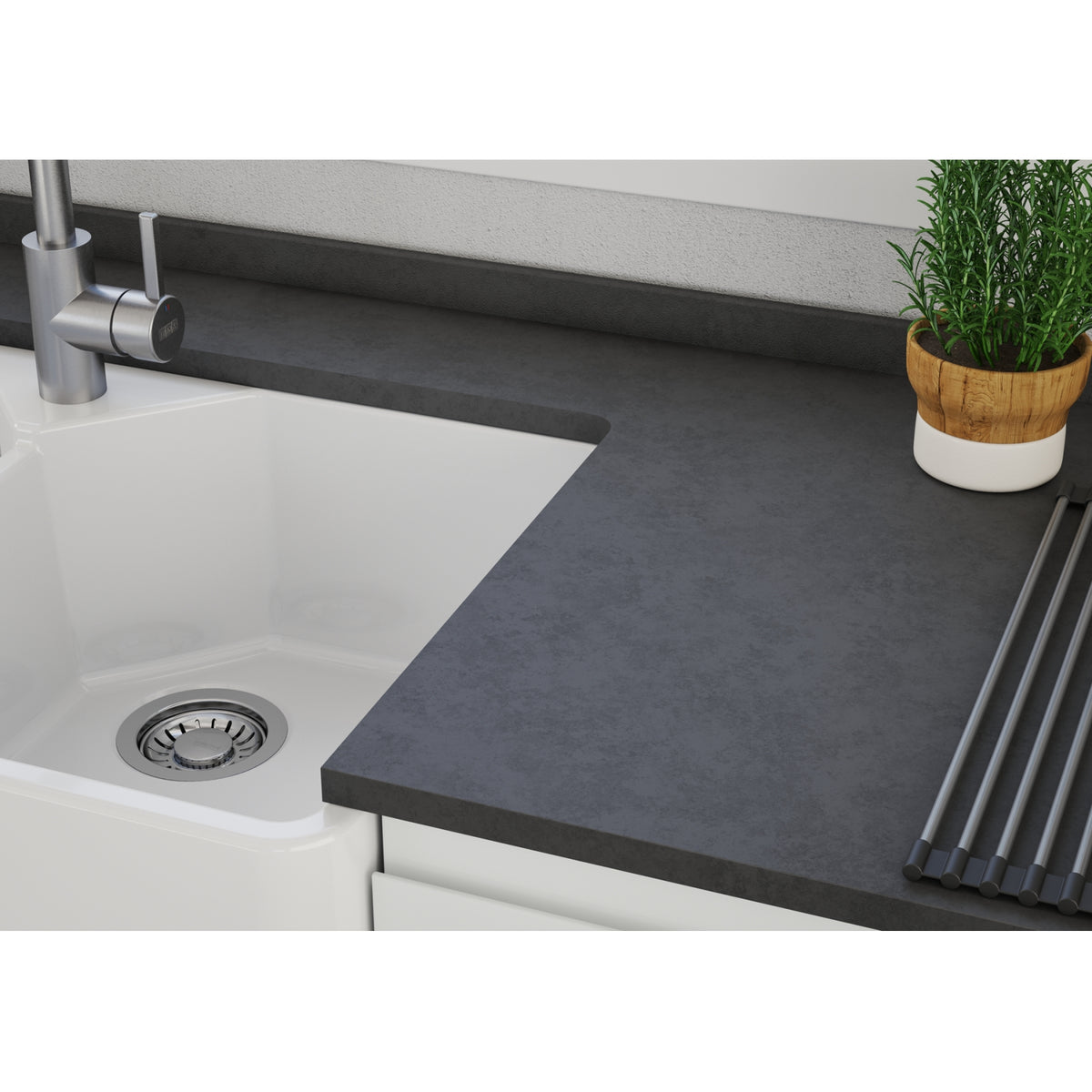 Franke Manor House 2.0 31.25" fireclay apron front double bowl kitchen sink glossy white MH2K7201414-GWH detail
