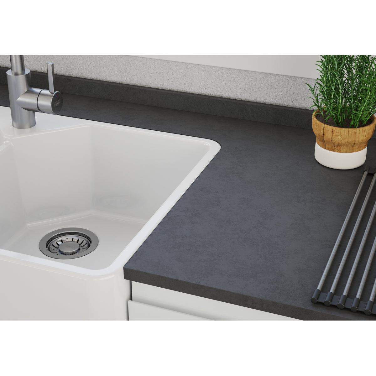 Franke Manor House 2.0 31.25" fireclay apron front double bowl kitchen sink glossy white MH2K7201414-GWH detail