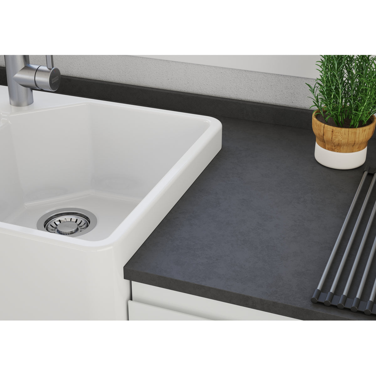 Franke Manor House 2.0 31.25" fireclay apron front double bowl kitchen sink glossy white MH2K7201414-GWH detail