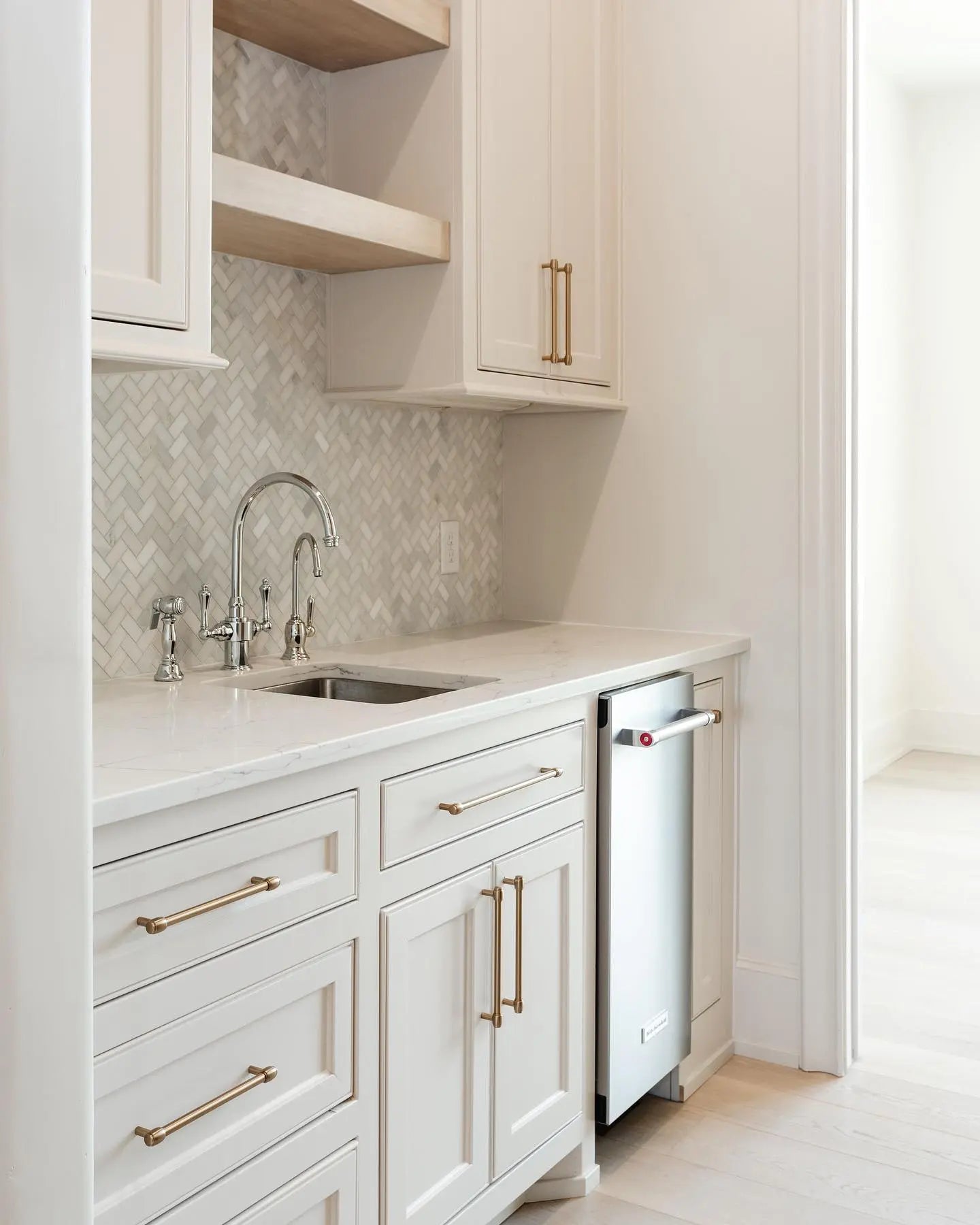 MSI Surfaces Arabescato Carrara Herringbone Pattern Geometric Marble Tile