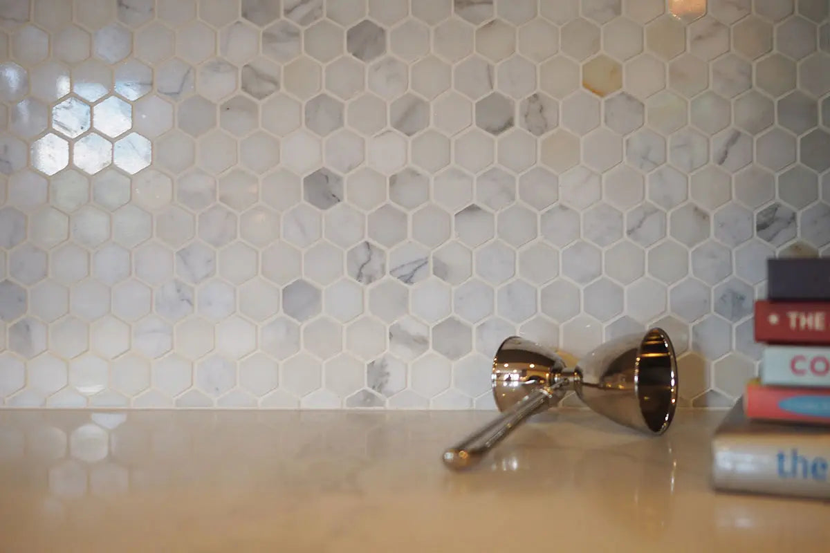 MSI Surfaces Backsplash Calacatta Gold 2” Hexagon Mosaic Tile