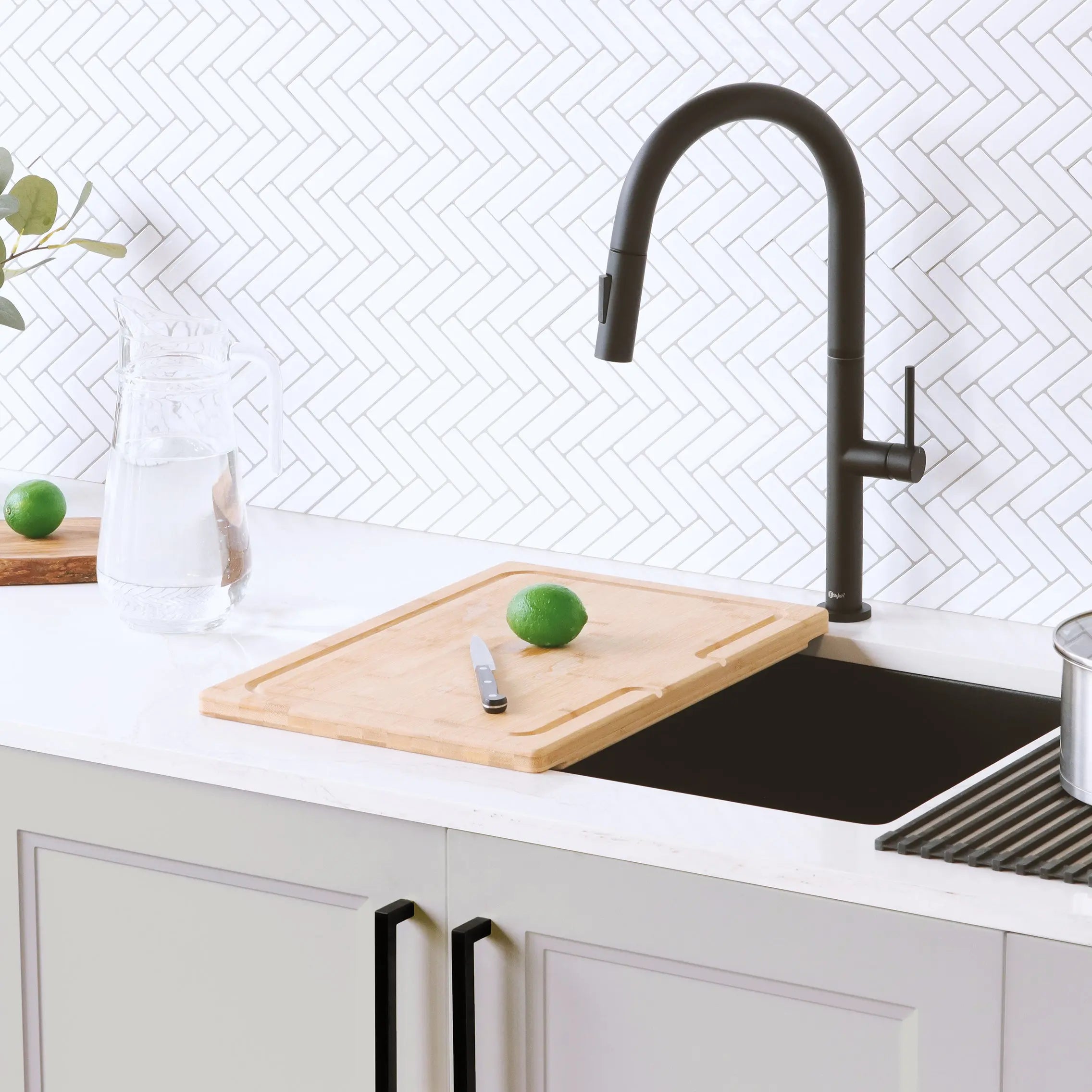 STYLISH Kitchen Sink Faucet Single Handle Pull Down Dual Mode Stainless Steel Matte Black Finish K-141N - Plumbing Market