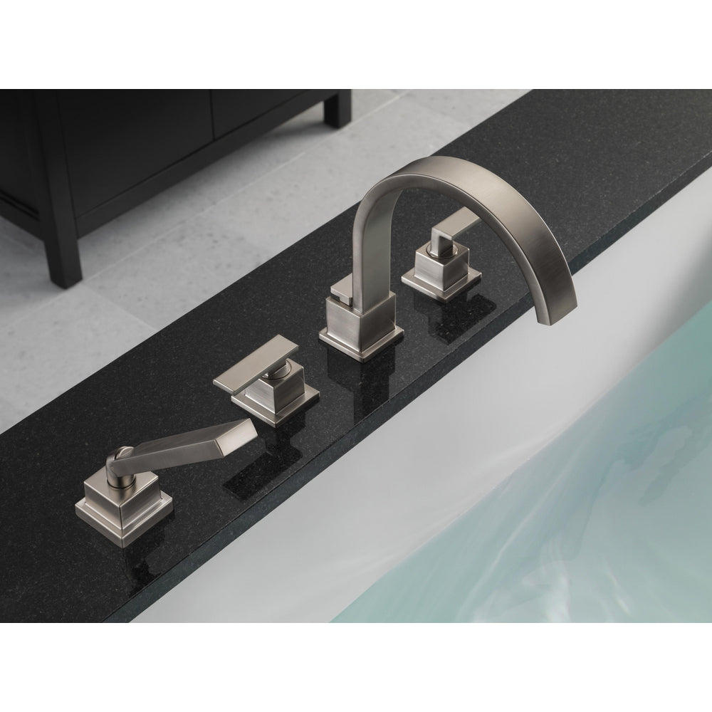 Delta Vero Roman Tub With Handshower Trim - Stainless