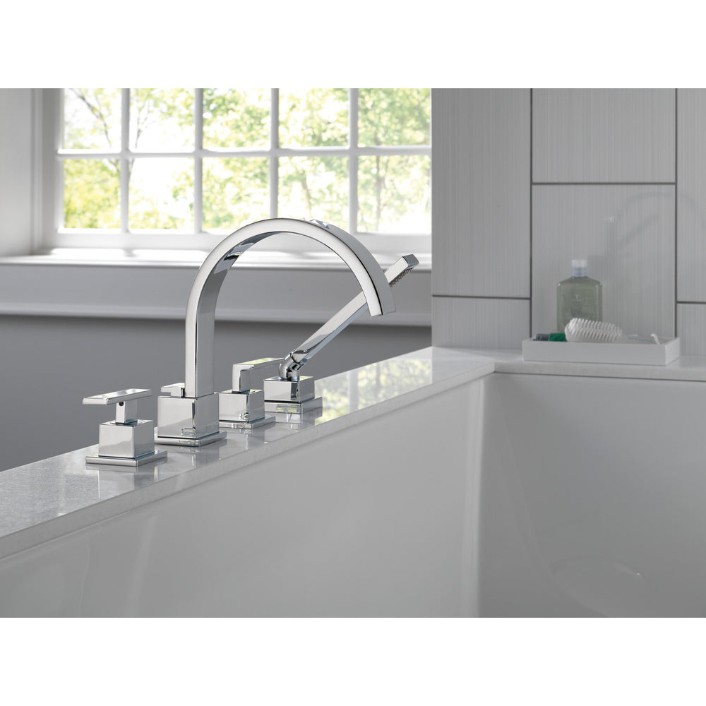 Delta Vero Roman Tub With Handshower Trim - Chrome