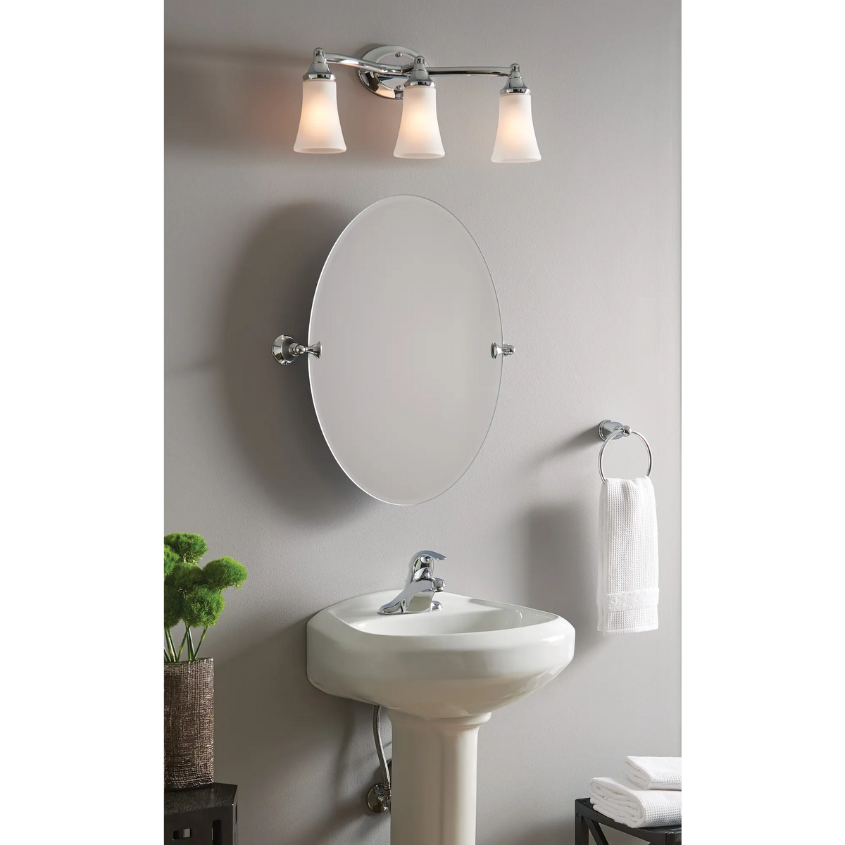 Moen Eva Bath Light YB2863 in Chrome (YB2863CH) - view 6