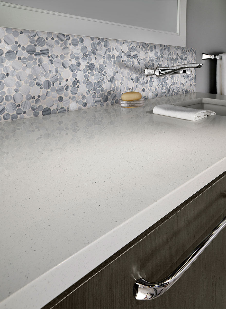MSI Alaska Gray Pebble Polished Marble mosaic (SMOT-PEB-ALGRY) – MSI room scene