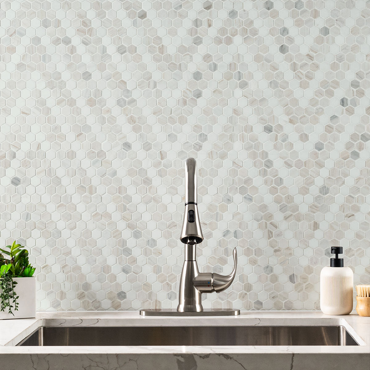 MSI Angora Sazi 1" Hexagon Polished Marble mosaic (SMOT-ANGORA-SAZP) – MSI room scene