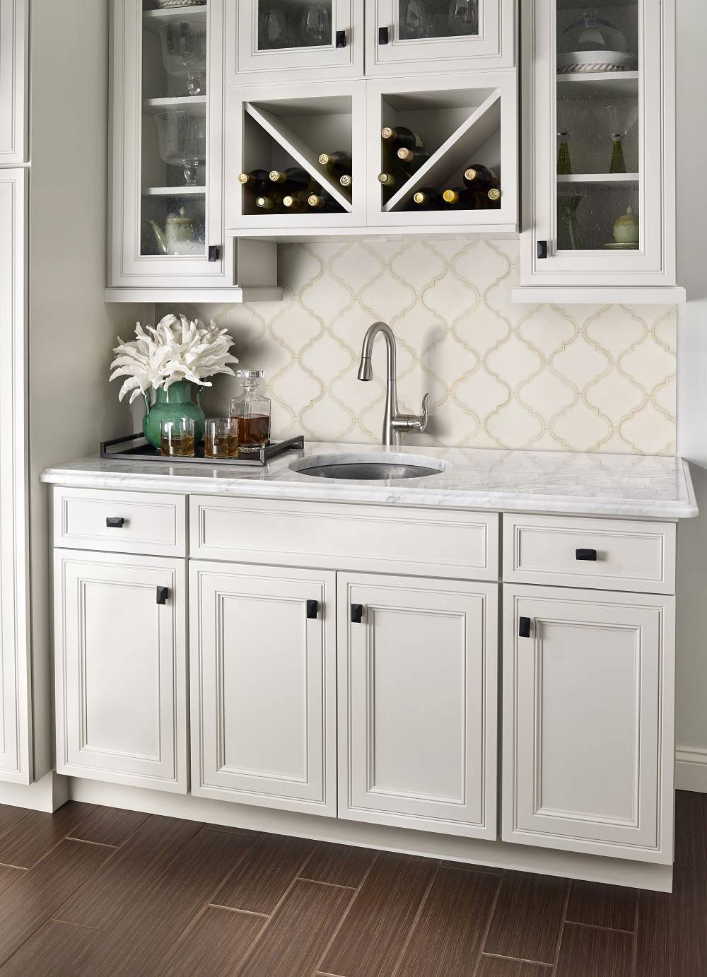 MSI Antique White Arabesque Glossy Ceramic mosaic (SMOT-PT-AW-ARABESQ) – MSI room scene
