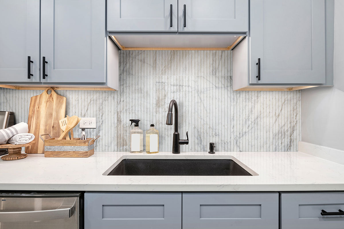MSI Arabescato Venato Valentino Fluto 12 x 24 Honed Marble tile (TARAVEN1224VF) – MSI room scene (kitchen)
