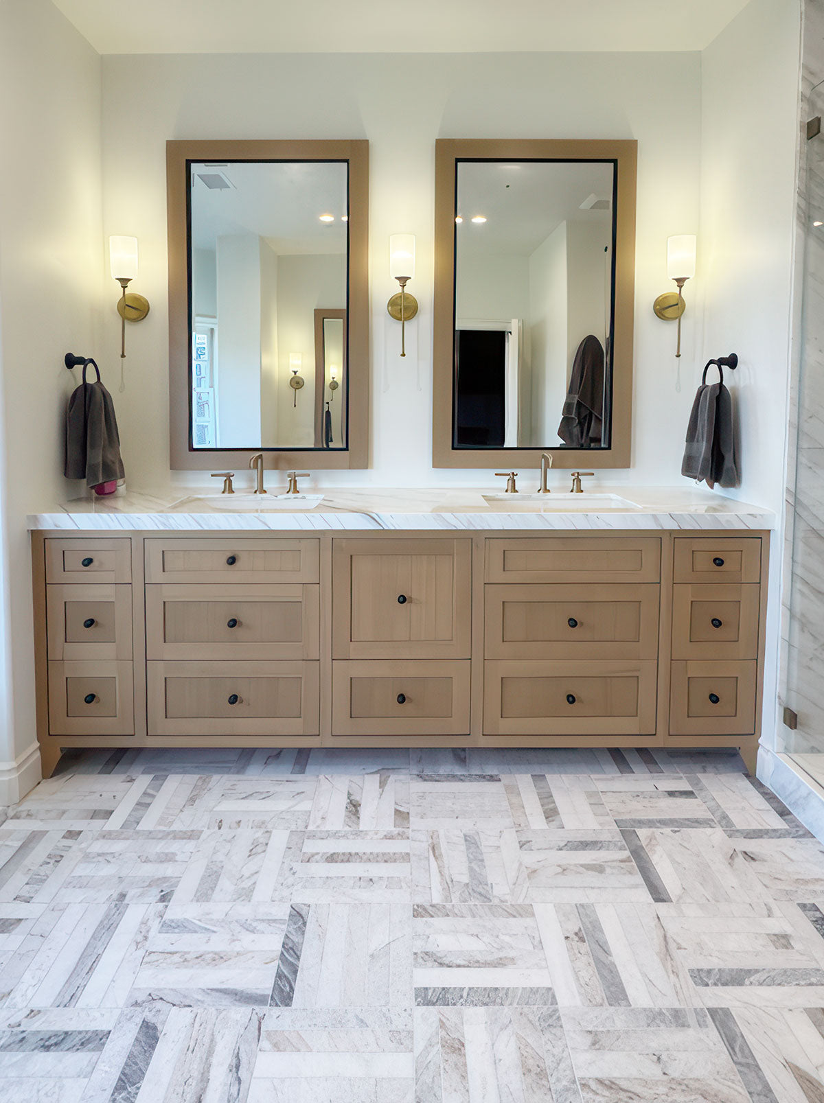 MSI Arabescato Venato White 2 x 12 Honed Marble mosaic (SMOT-ARAVEN-2X12STH) – MSI room scene