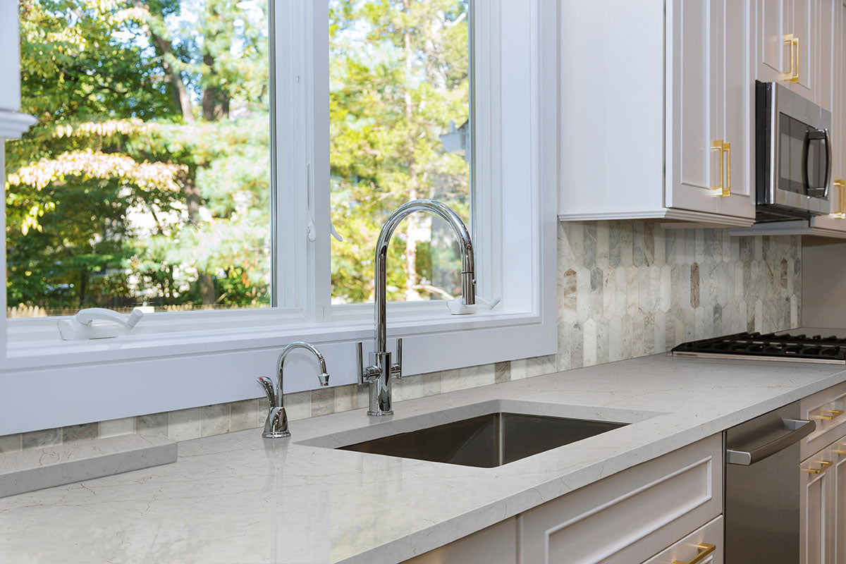 MSI Arabescato Venato White Picket Honed Marble mosaic (SMOT-ARAVEN-PKH) – MSI room scene (kitchen)