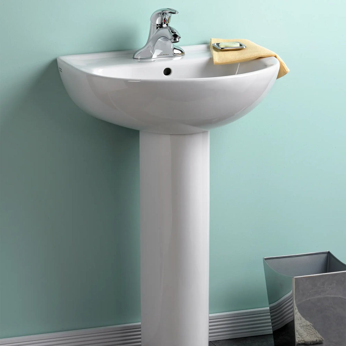 American Standard 22-Inch Evolution 4-Inch Centerset Pedestal Sink Top and Leg Combination - details