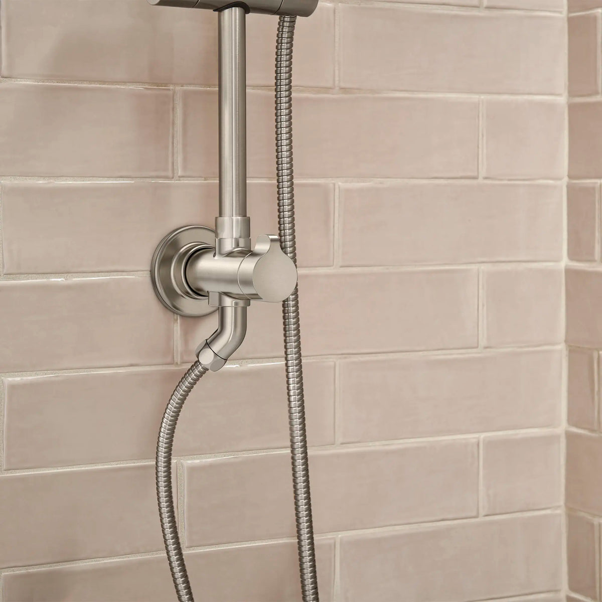 American Standard Spectra Versa 24-Inch 4-Function 1.8 gpm/6.8 L/min Shower System With Rain Showerhead - details