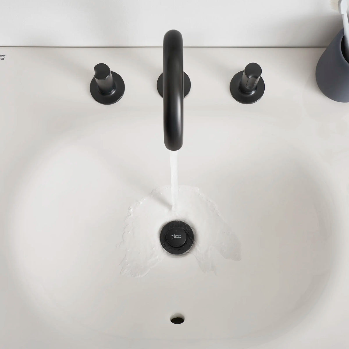 American Standard Studio S 24-Inch Vitreous China Vanity Sink Top 8-Inch Centers - details