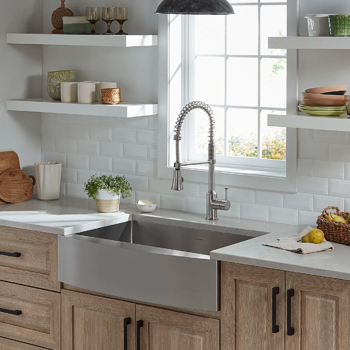 American Standard Pekoe 33 x 22-Inch Stainless Steel Single-Bowl Farmhouse Apron Front Kitchen Sink - details