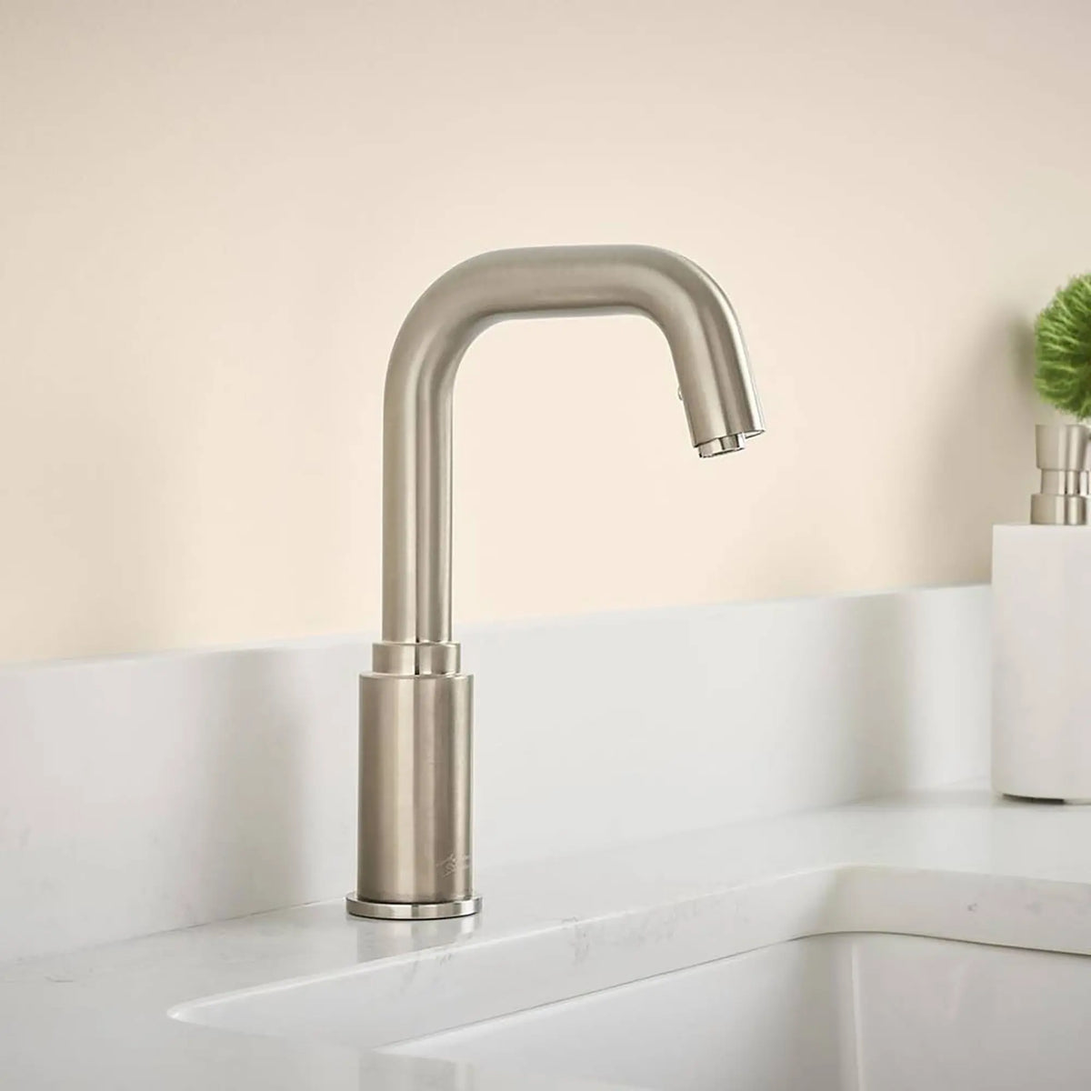 American Standard Serin Touchless Faucet, Base Model, 0.5 gpm/1.9 Lpm - details