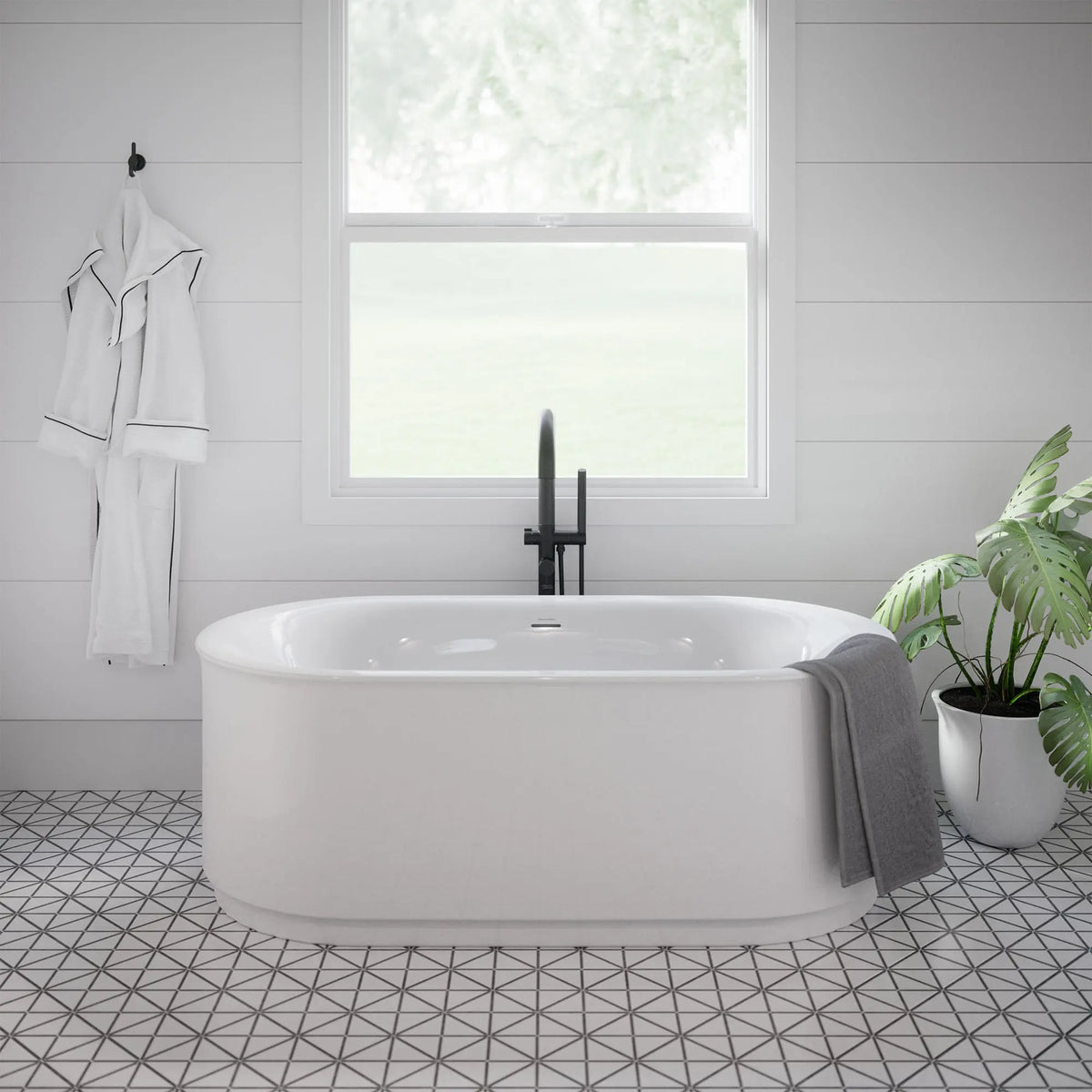 American Standard Studio S 68 x 34-Inch Freestanding Bathtub Center Drain With Integrated Overflow 2549004 - details
