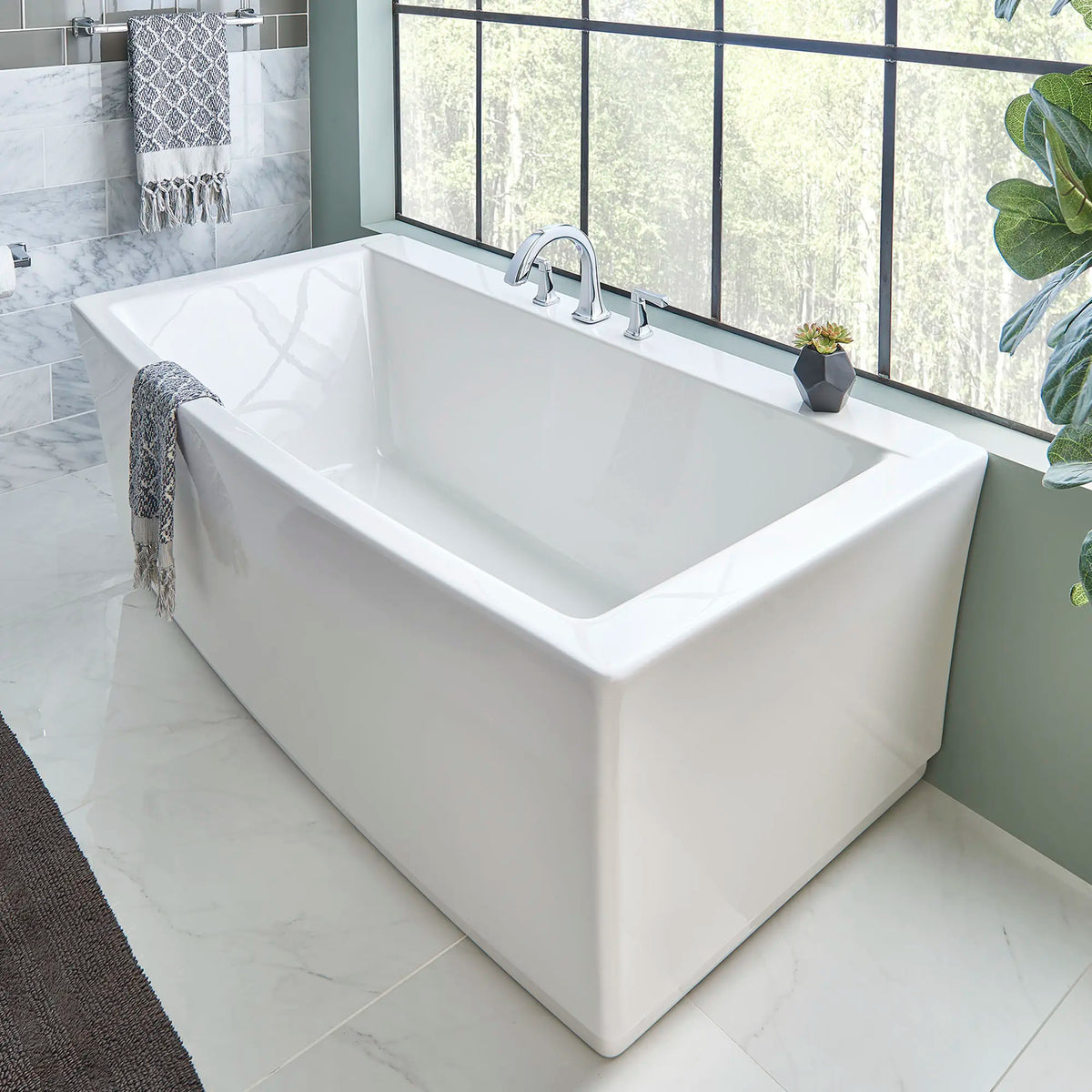 American Standard Townsend 68 x 36-Inch Freestanding Bathtub Center Drain With Integrated Overflow 2691004 - details