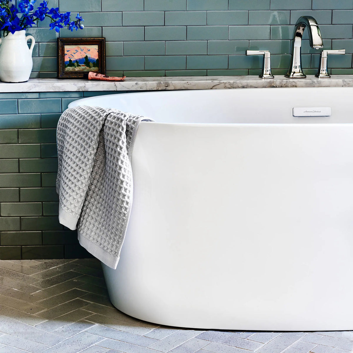 American Standard Coastal Serin 68 x 31-Inch Freestanding Bathtub Center Drain With Integrated Overflow 2765034 - product view