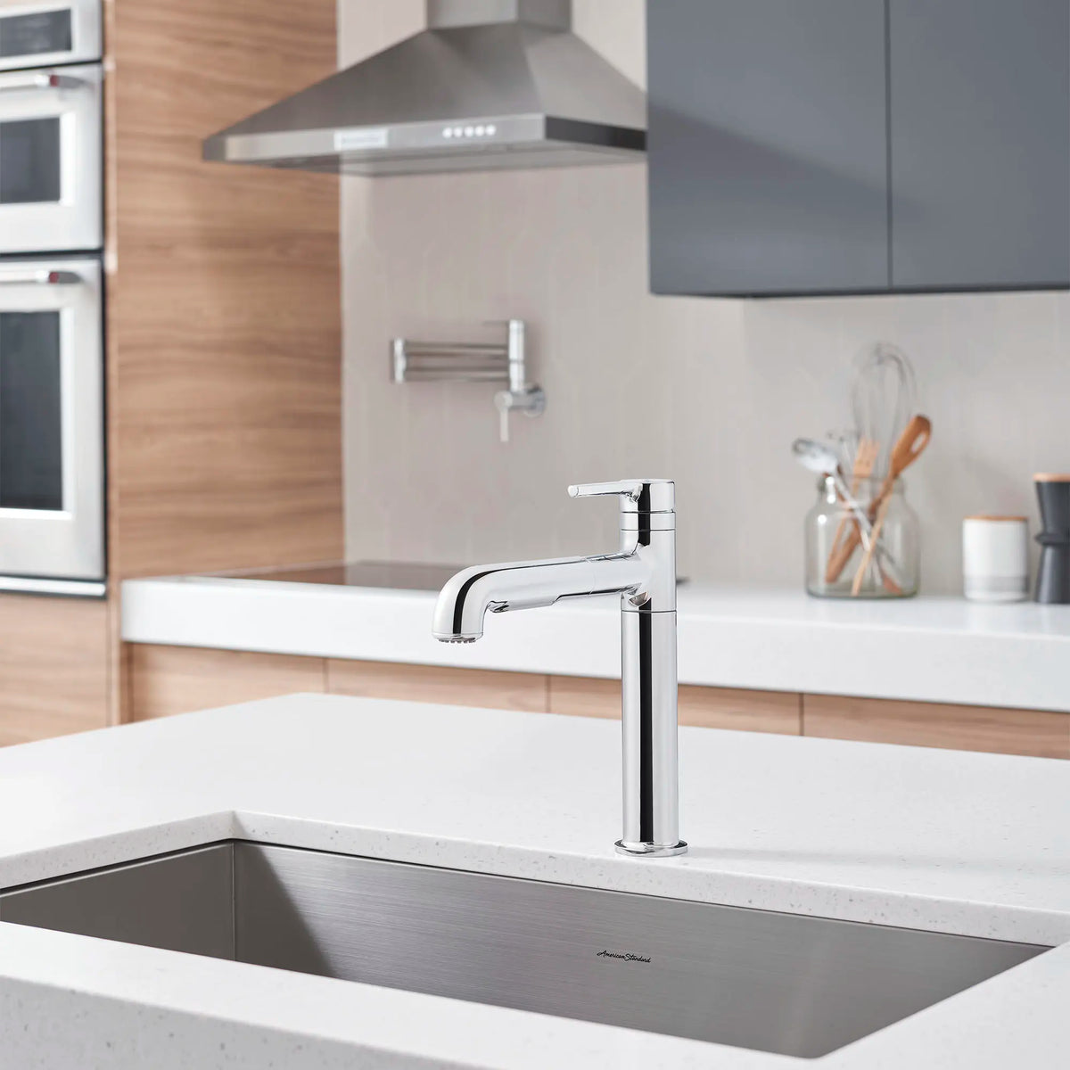 American Standard Studio S Pull-Out Dual-Spray Kitchen Faucet - details