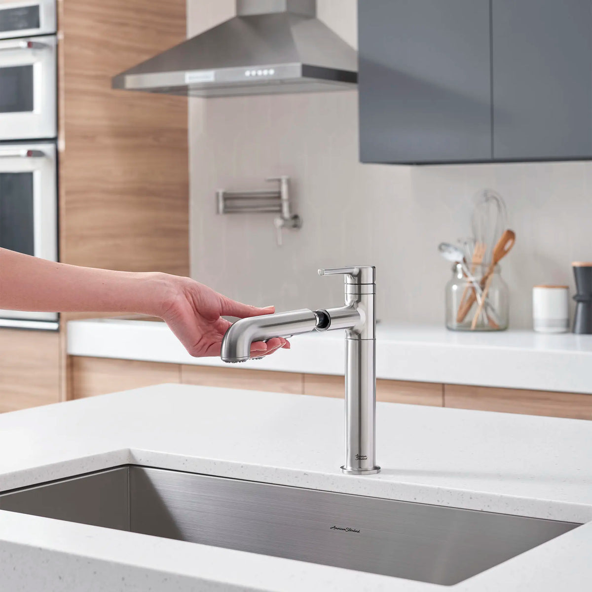 American Standard Studio S Pull-Out Dual-Spray Kitchen Faucet - details