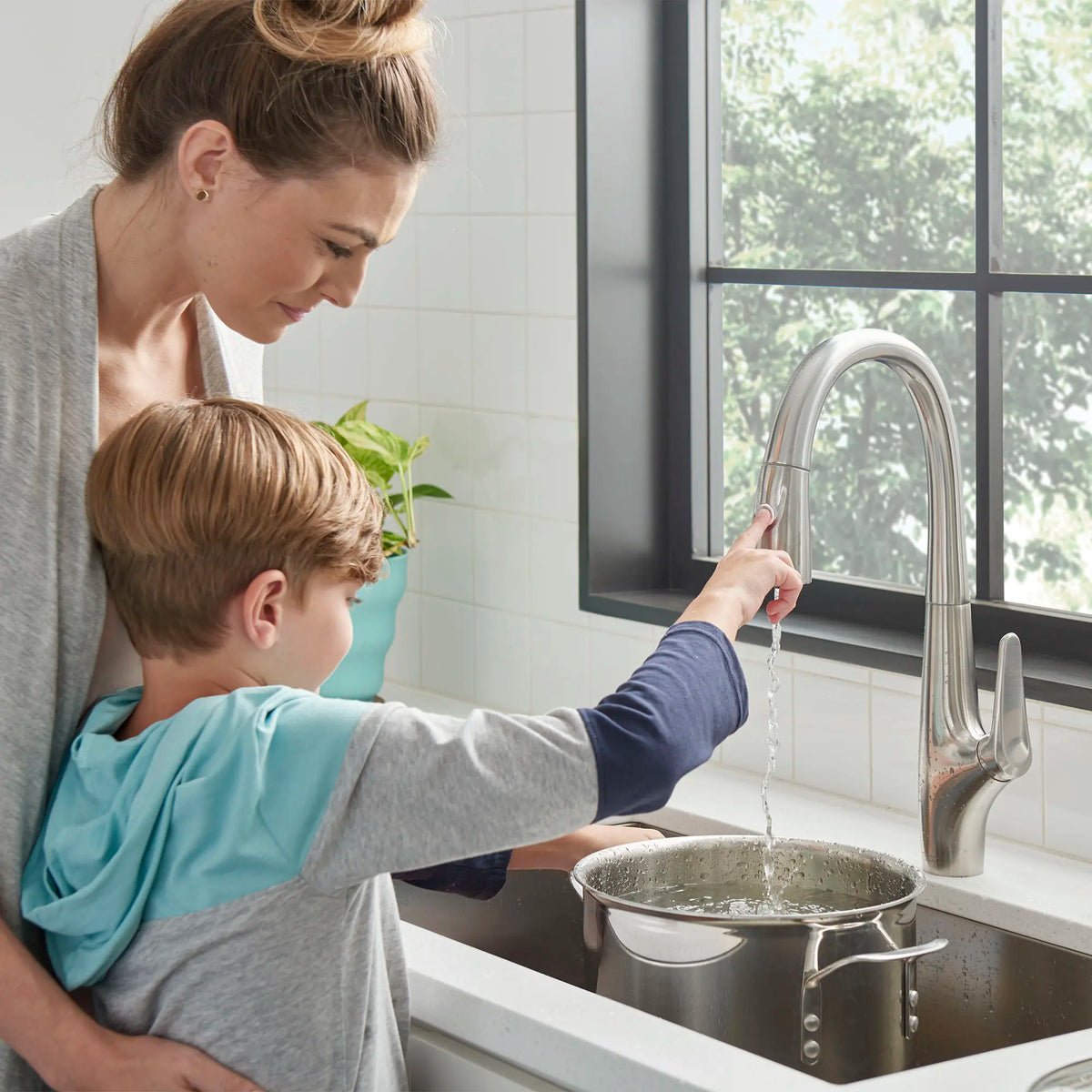 American Standard Saybrook Single-Handle Pull-Down Dual Spray Kitchen Faucet 1.5 gpm/5.7 L/min With Filter - details