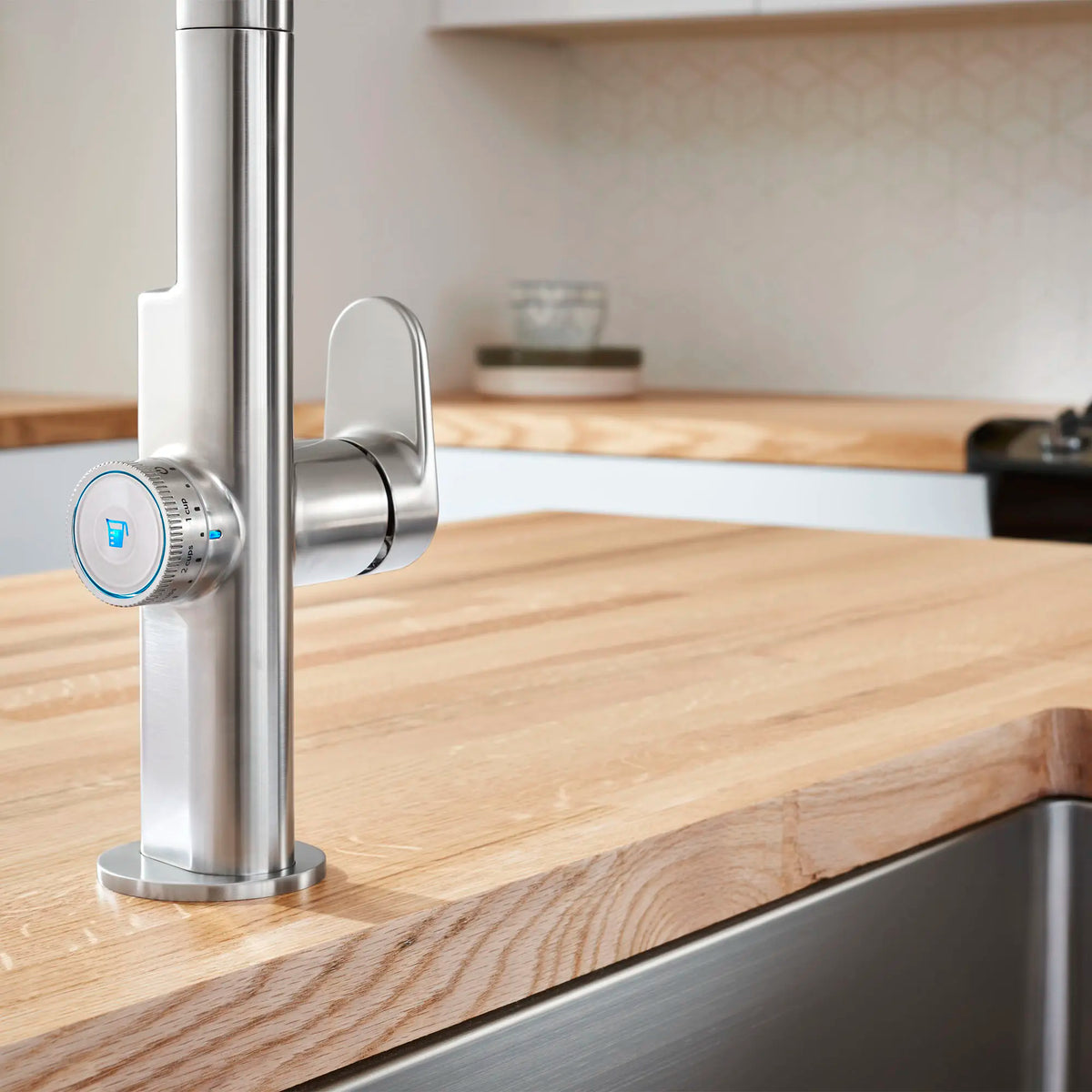 American Standard Beale MeasureFill 2-Handle Pull-Down Dual Spray Kitchen Faucet 1.5 gpm/5.7 L/min With MeasureFill Dial - details